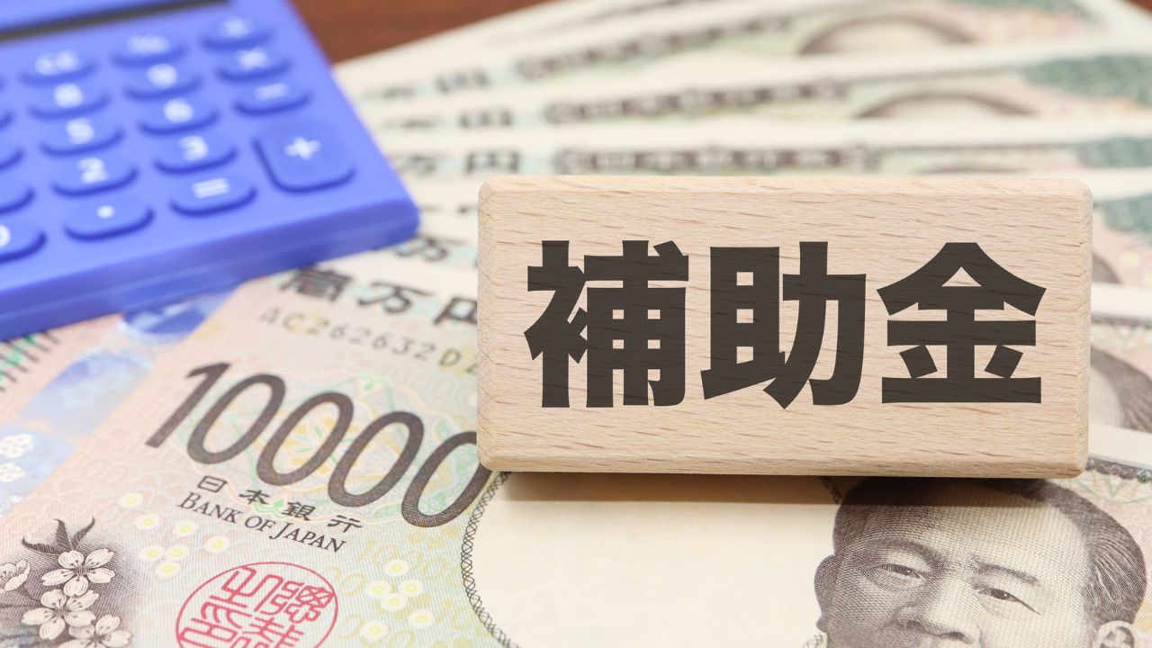 東京都の墓じまい補助金制度と申請手続きを解説するイラスト